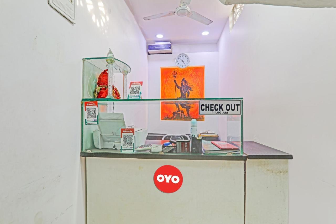 ホテル Oyo Flagship 81064 Chaudhary In ゴーラクプル エクステリア 写真