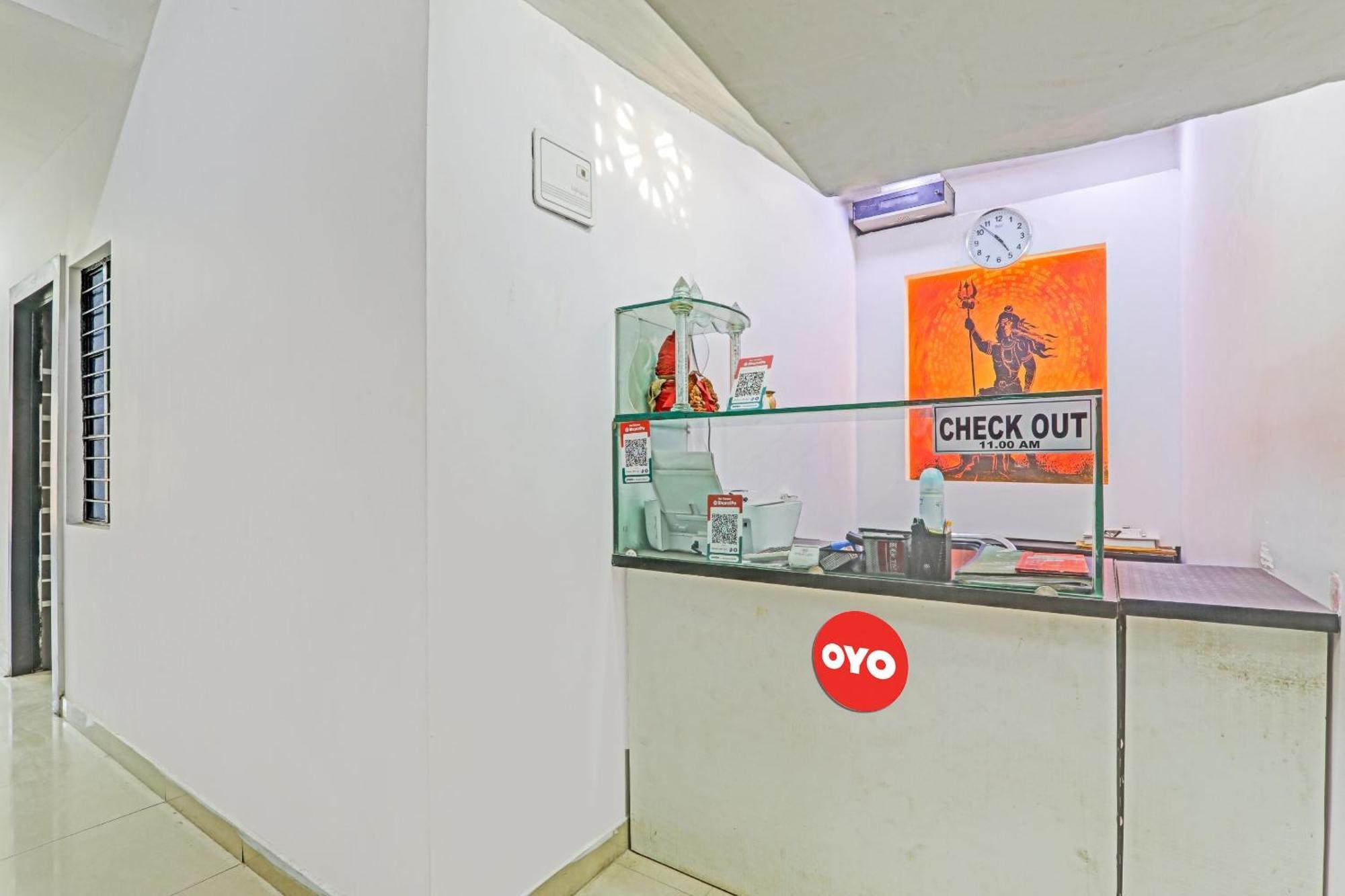 ホテル Oyo Flagship 81064 Chaudhary In ゴーラクプル エクステリア 写真